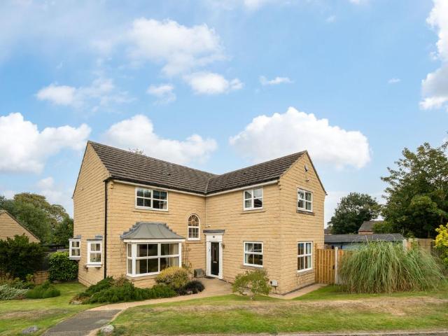 House for sale in Gomersal, West Yorkshire
