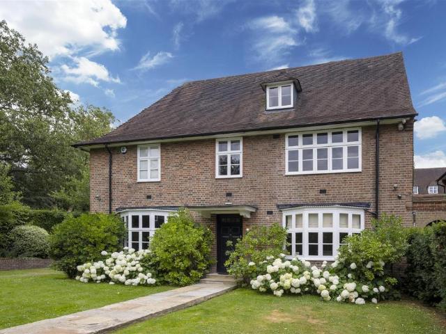 House for sale in Golders Green, Greater London