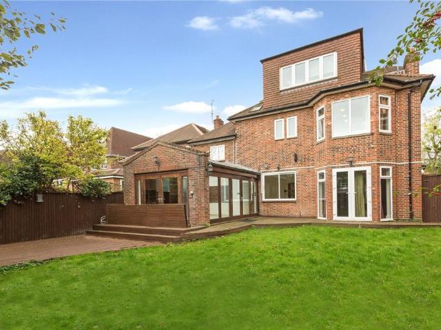 House for sale in Golders Green, Greater London