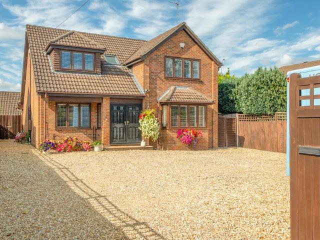 House for sale in Finchampstead