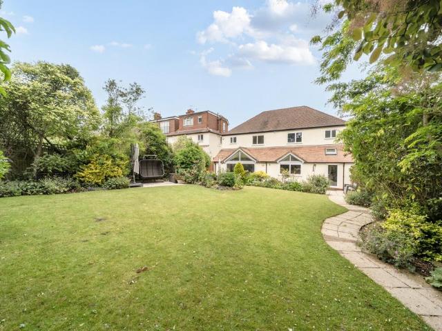 House for sale in High Barnet, Greater London