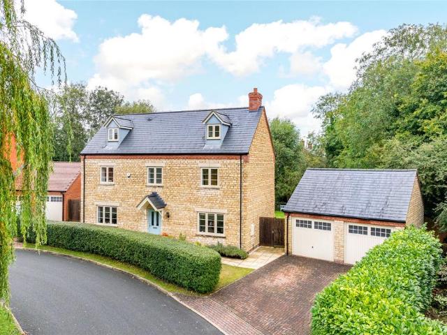 House for sale in Deanshanger