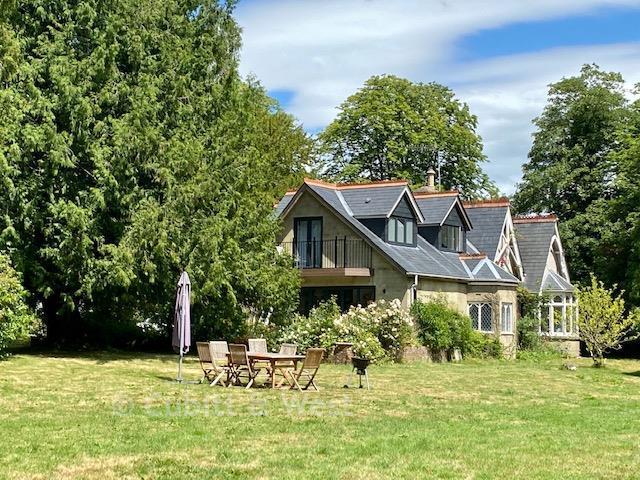 House for sale in Burstow, Hillview