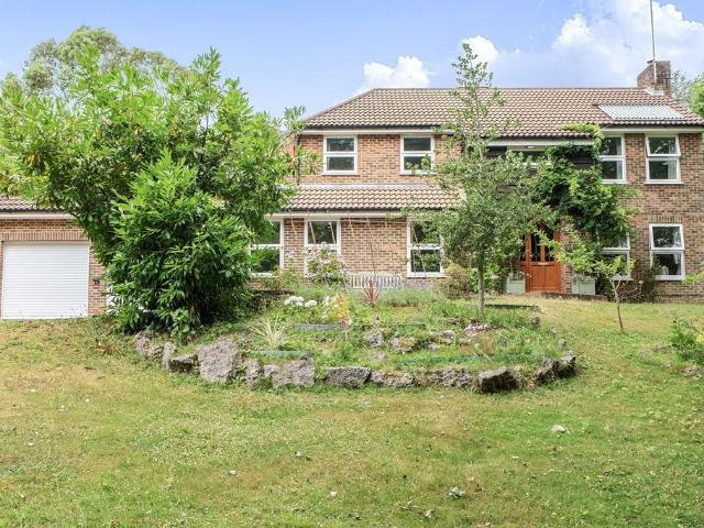 House for sale in Caterham on the Hill, Hillview