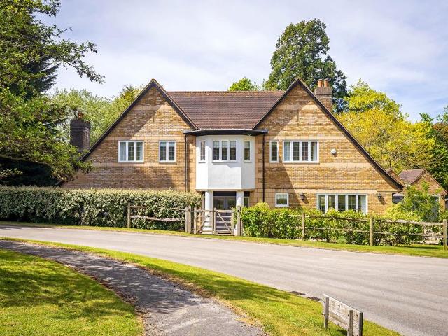 House for sale in Enton Green, Fole