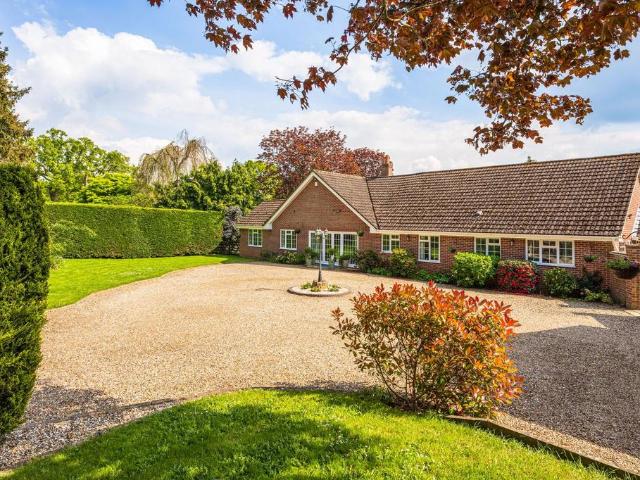 House for sale in Bucklebury, West Berkshire