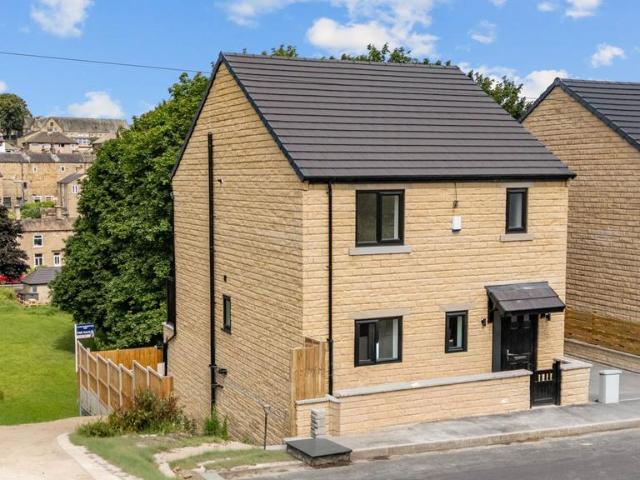House for sale in Brighouse, West Yorkshire