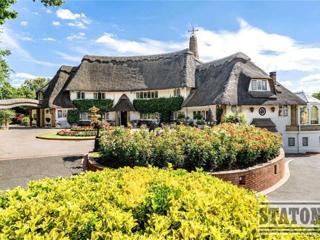 House for sale in Highwood Hill, Greater London