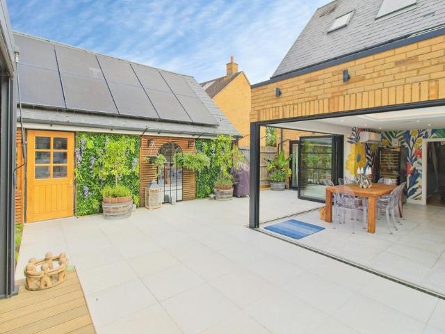 House for sale in Milton Keynes