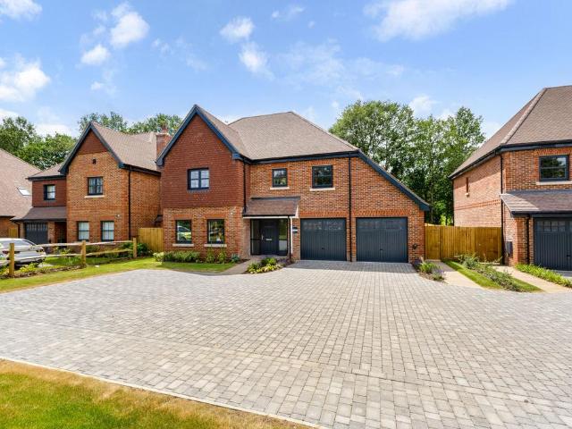 House for sale in Fole, Surrey