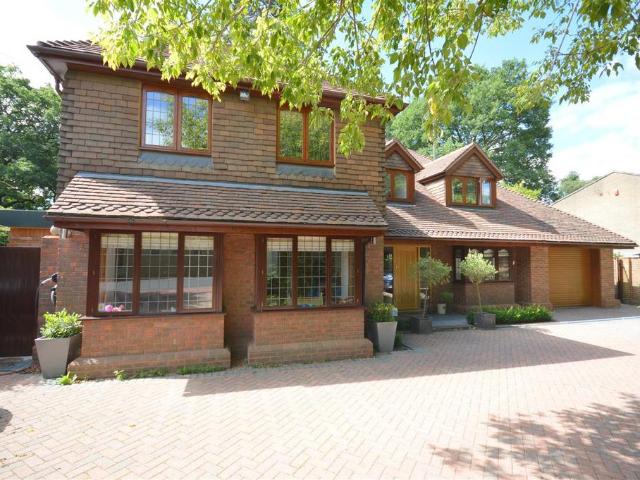 House for sale in Kingswood Warren, Red Hill