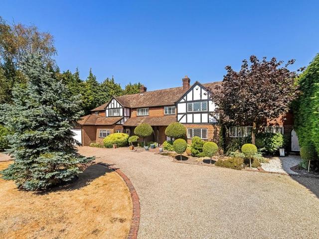 House for sale in Kingswood Warren, Red Hill