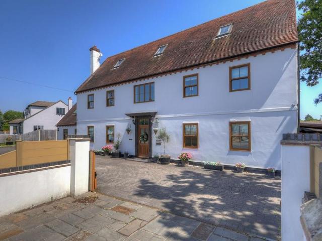 House for sale in Ramsden Bellhouse, Essex
