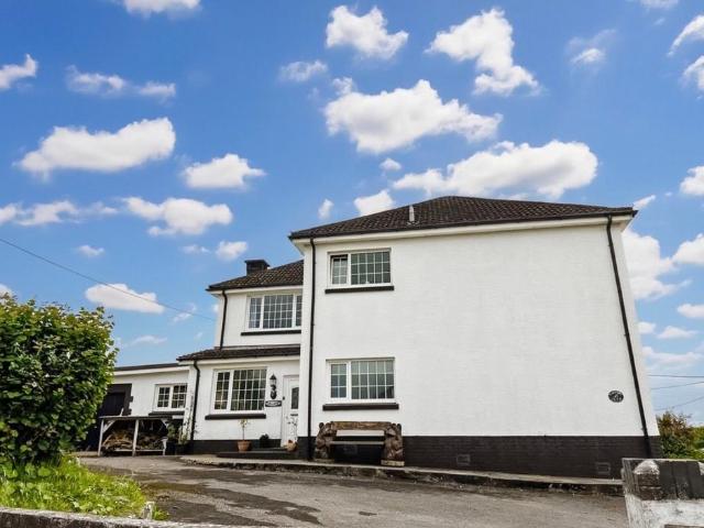 House for sale in Llannon, Wales