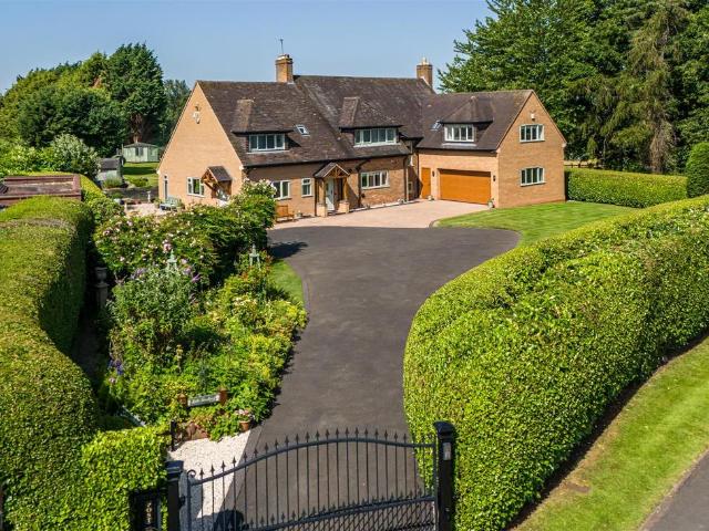 House for sale in Aldersley, Stockwell End
