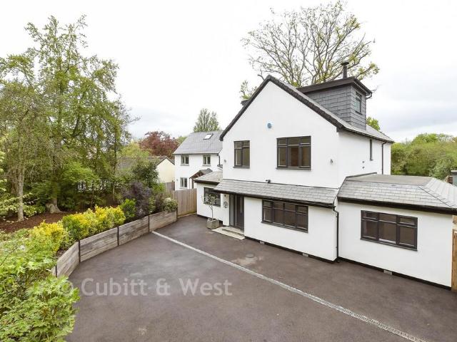 House for sale in Hillview, Surrey