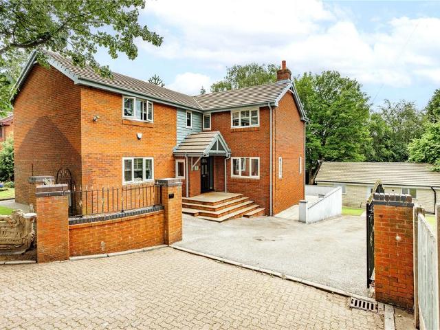 House for sale in Shirebrook Park, Charlesworth