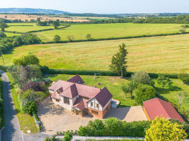 House for sale in Drakes Broughton, Wychavon