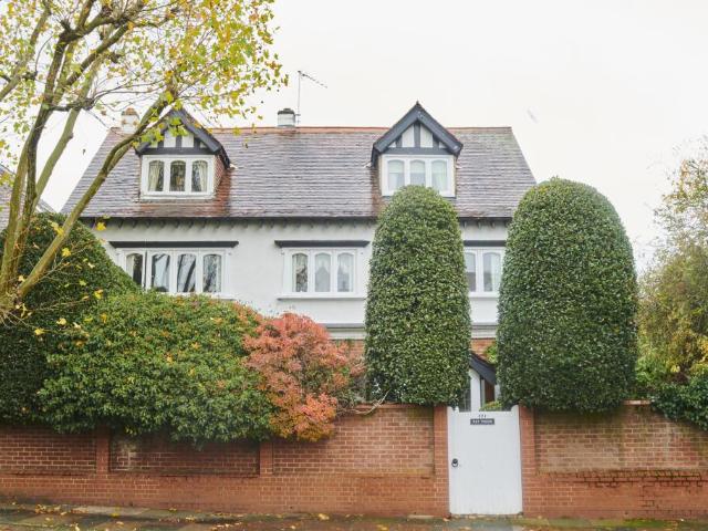 House for sale in East Sheen, Greater London