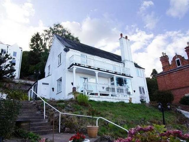 House for sale in Worcestershire, England