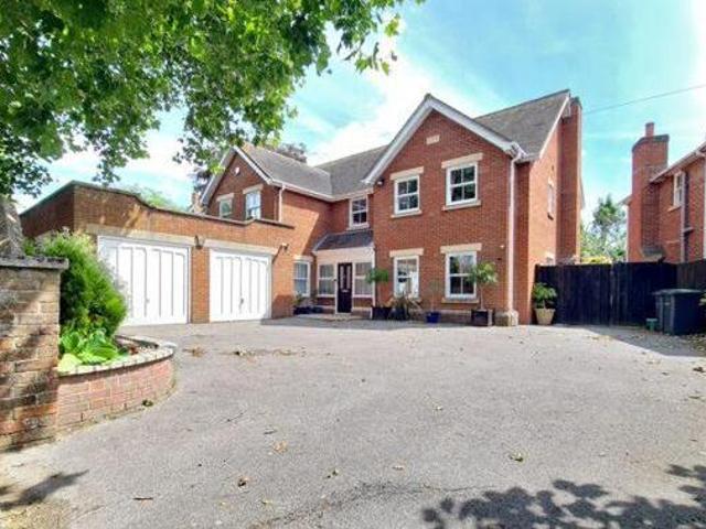 House for sale in Middlecroft, Hampshire