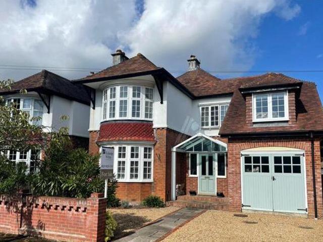 House for sale in Middlecroft, Hampshire