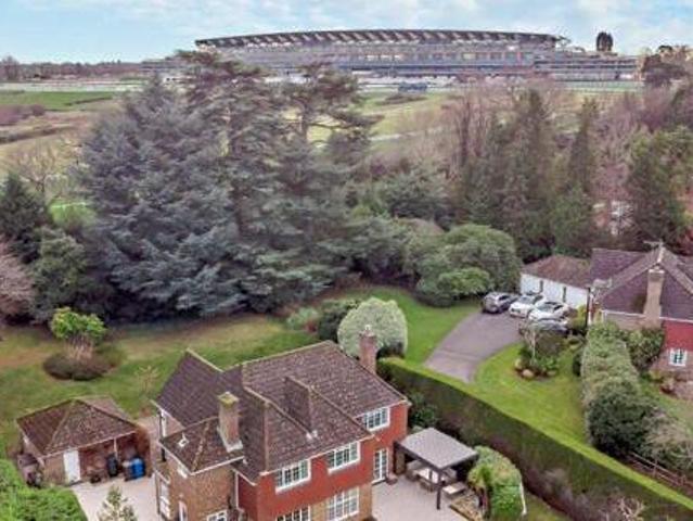 House for sale in Ascot
