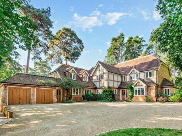 House for sale in Ascot