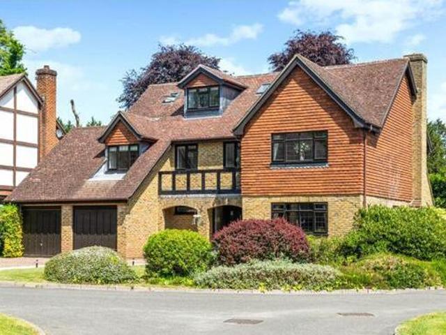 House for sale in Ascot