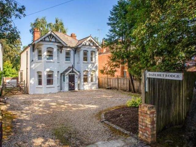 House for sale in Ascot