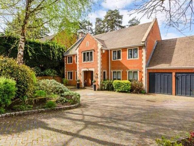House for sale in Ascot