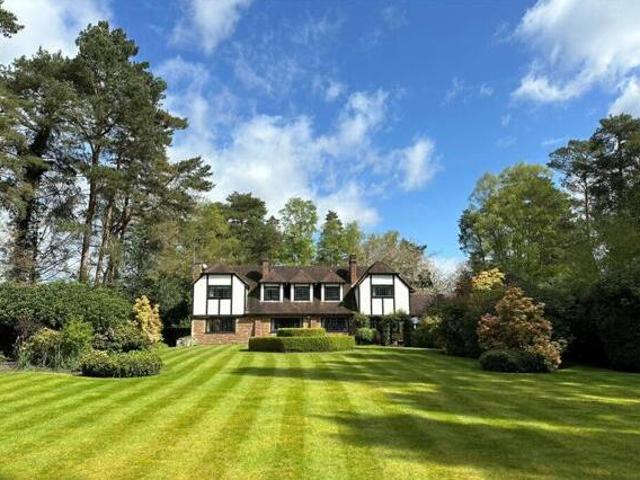 House for sale in Ascot