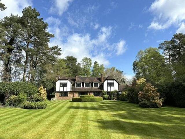 House for sale in Ascot