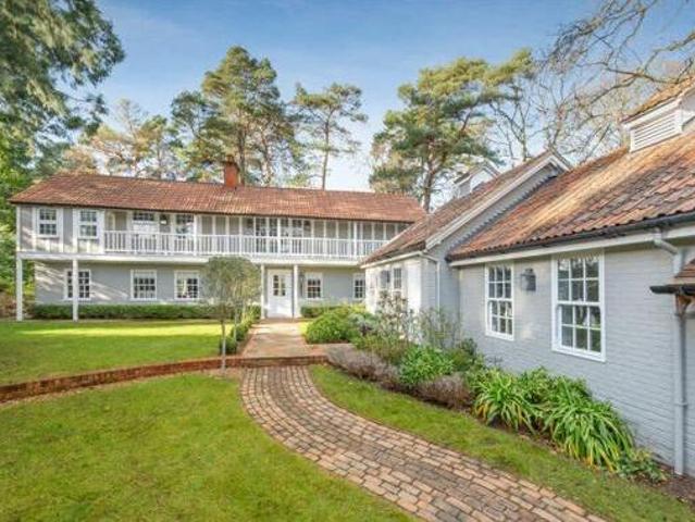 House for sale in Ascot