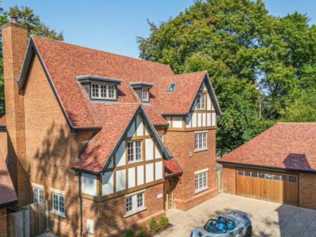 House for sale in Ascot