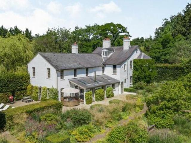 House for sale in Ascot