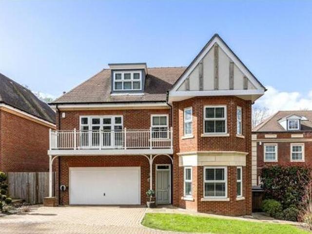 House for sale in Ascot