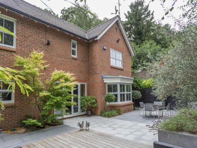 House for sale in Ascot