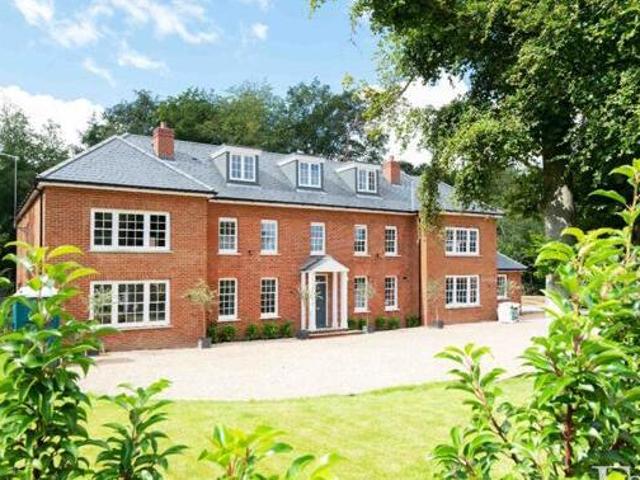 House for sale in Ascot