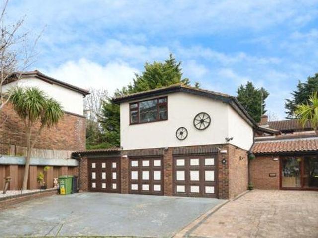 House for sale in Queens Park, Basildon