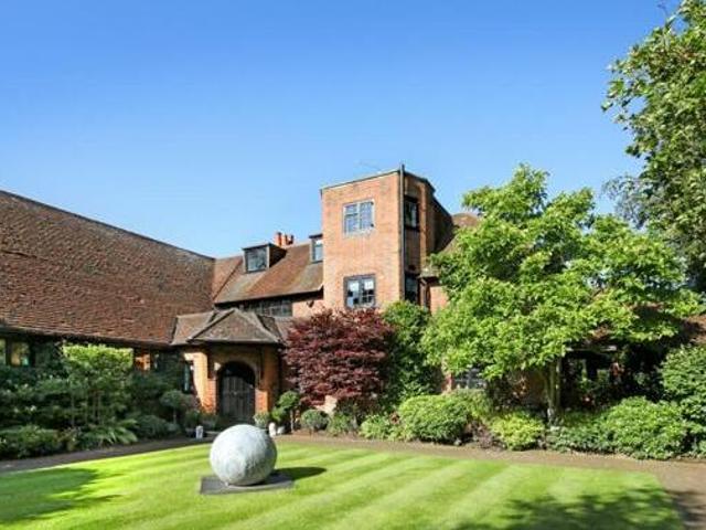 House for sale in Beaconsfield, Knotty Green