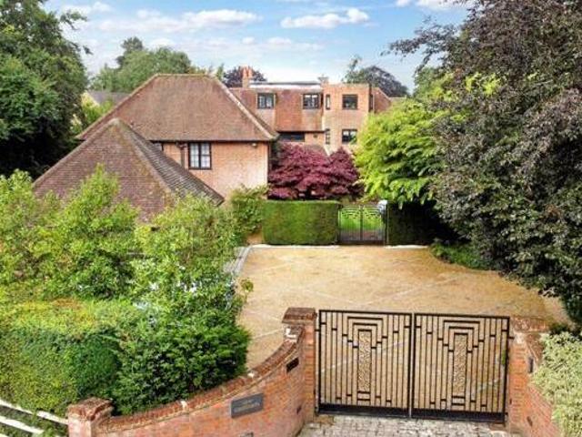 House for sale in Holtspur, Knotty Green