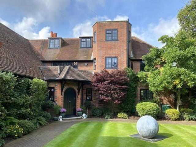 House for sale in Holtspur, Knotty Green
