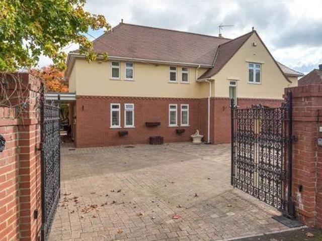 House for sale in Lyons, Greater London