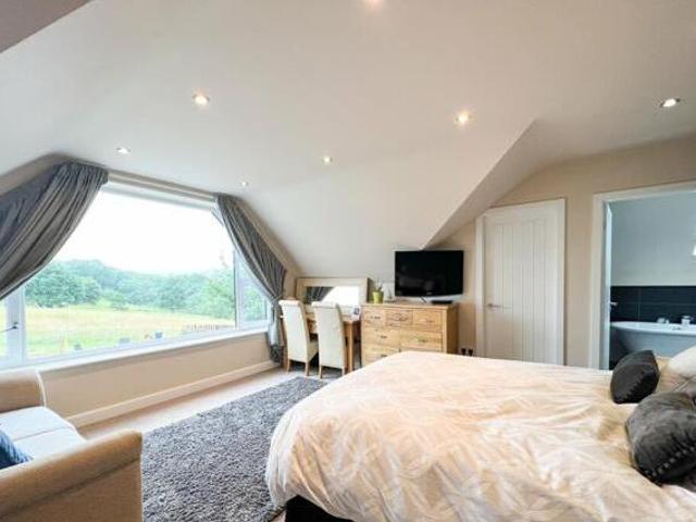 House for sale in Huddersfield, West Yorkshire