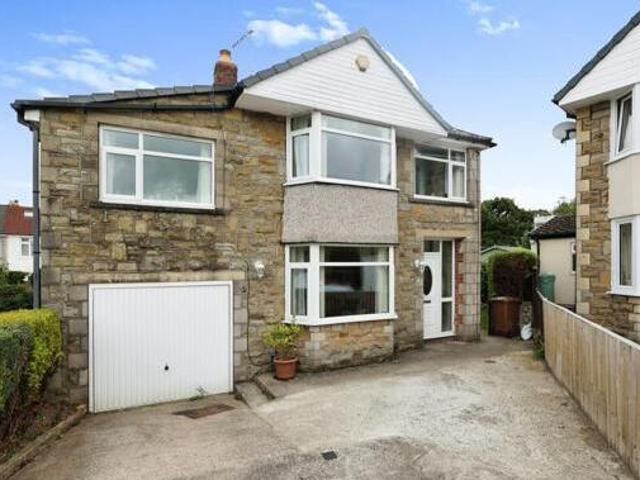 House for sale in Cottingley, West Yorkshire