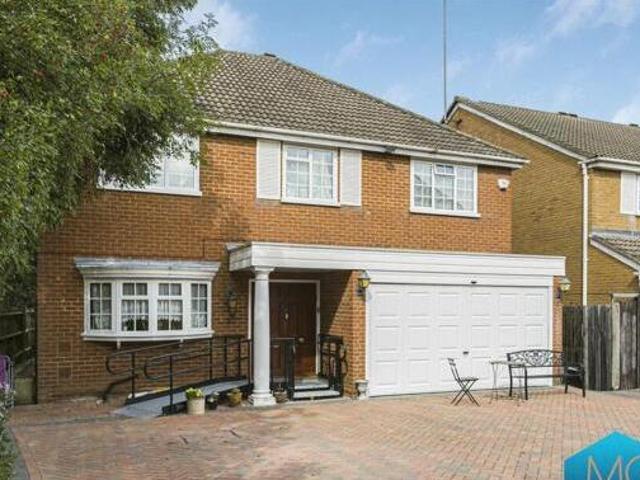 House for sale in Elstree and Borehamwood, Borehamwood