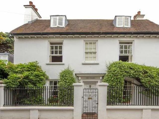 House for sale in Brentford End, Greater London