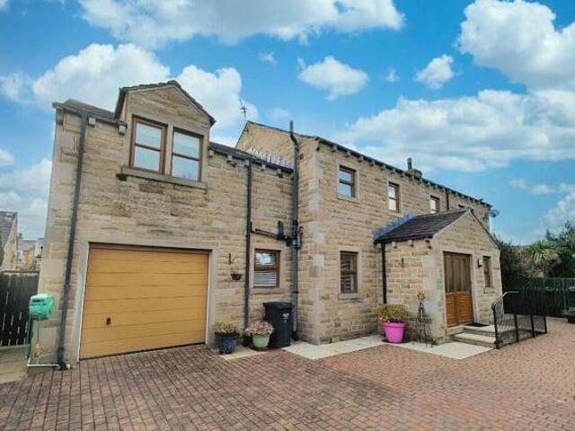 House for sale in Hove Edge, Brighouse