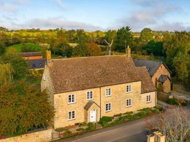 House for sale in Buckingham, Buckinghamshire